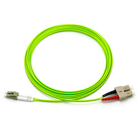 OM5 1개 M 쌍신회로 광섬유 헝겊 조각 케이블 LC UPC - SC PVC 다 형태